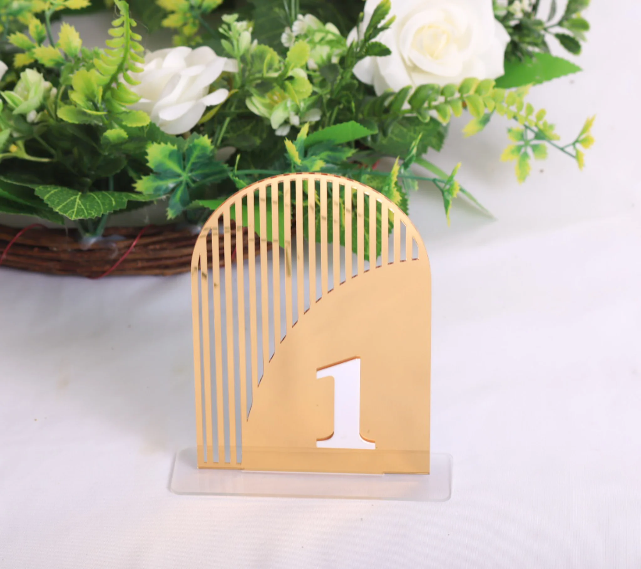 Gold Arch Table Numbers Half Curve Line
